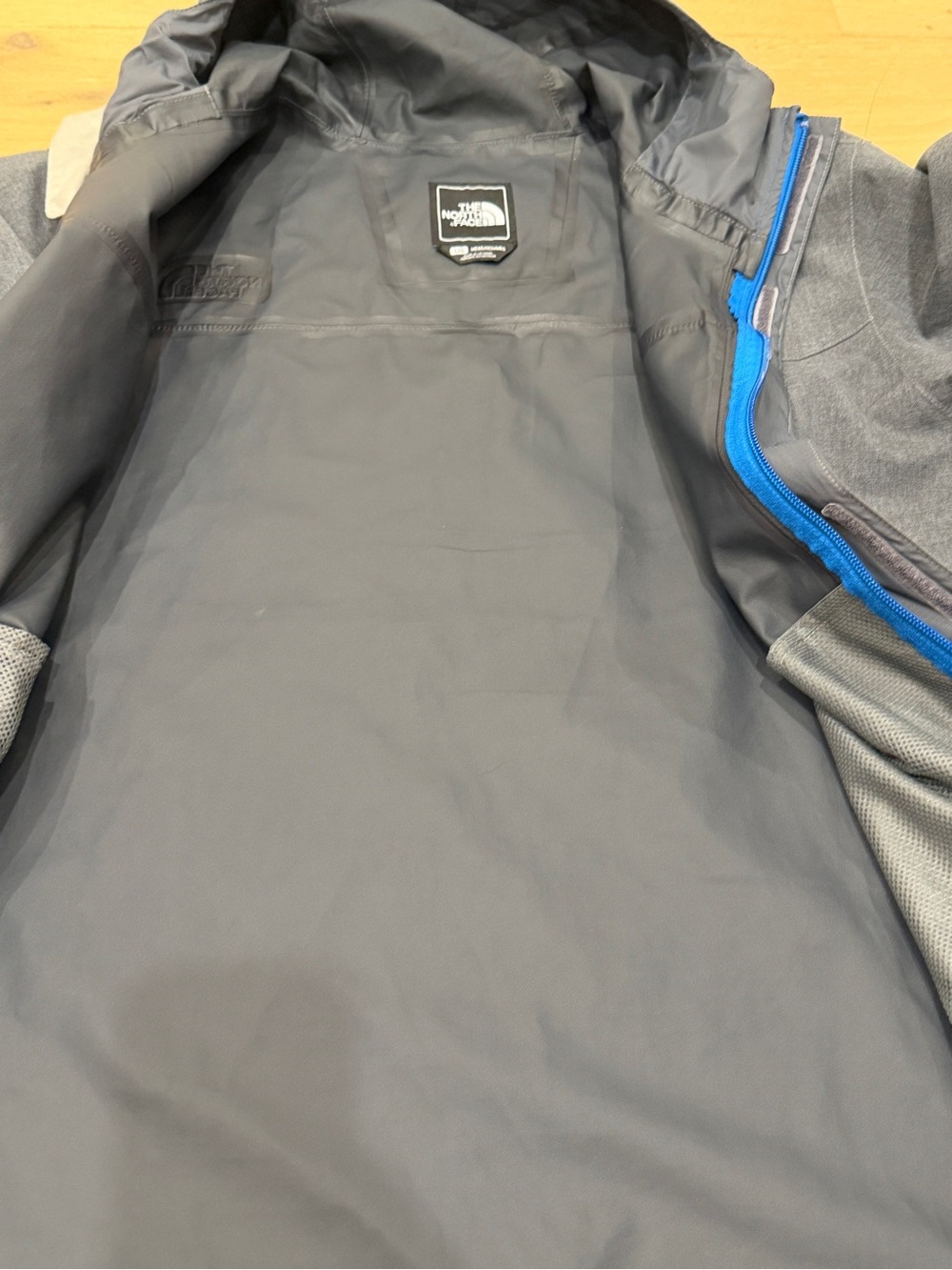 The North Face Men's Hooded HyVent 2.5 Jacket Large— Charcoal - Picture 8 of 11